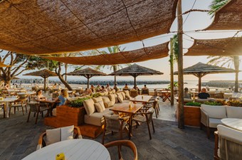 calheta-beach-hotel-local-beach-bar-restaurant-madeira-island-1.jpg
