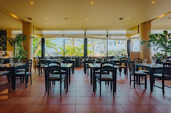 calheta-beach-hotel-restaurant-buffet-madeira-island-13.jpg